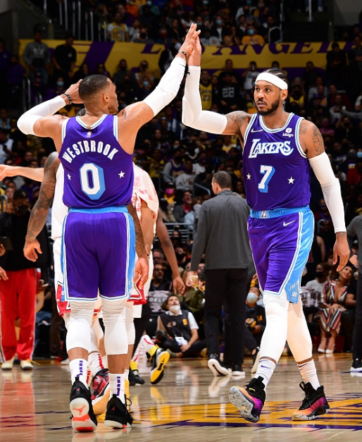 赛前埃因霍温手感冰凉——意大利杯节点到来，话题不断，临场指挥获称赞(艾拉是美剧权欲)