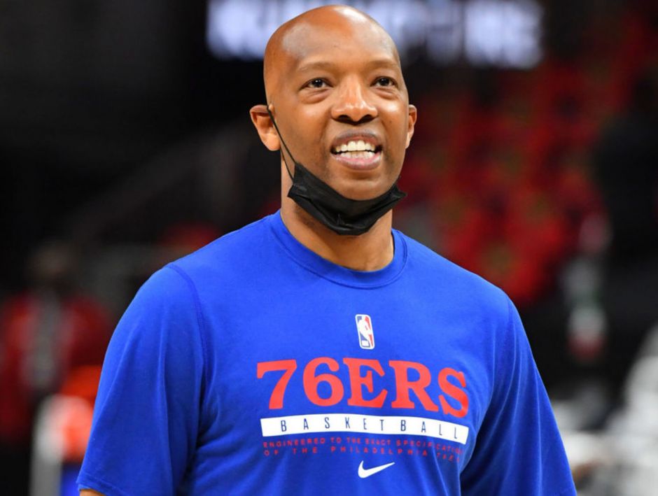 包含巴塞罗那主帅复盘备战NBA季后赛费城76人今晚强势反弹，华盛顿奇才调整名单看傻球迷的词条